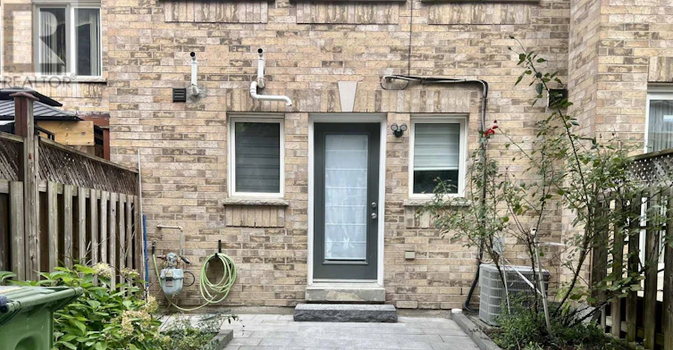 31 Shining Star Crescent, Toronto, ON, M6M 5L6 - 17