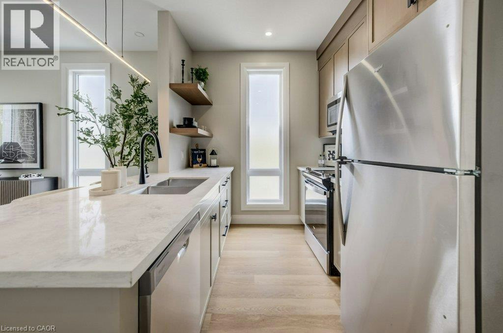 2-210 Upper Heritage Unit (The Drive Grove, Kitchener, ON, N2B 0B5 - 2