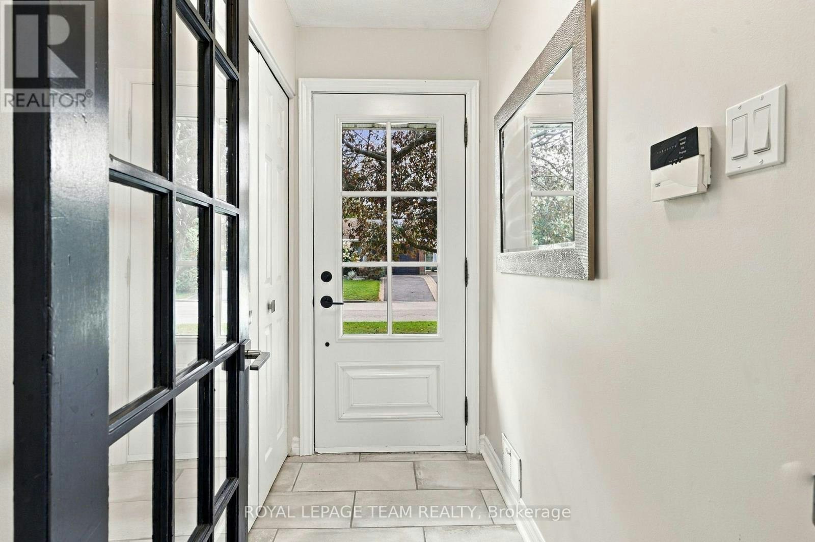 1377 Fontenay Crescent, Ottawa, ON, K1V 7K5 - 4