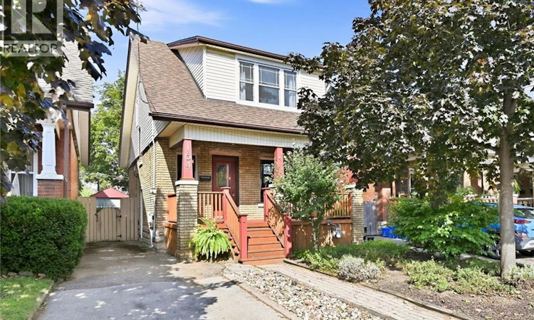 164 Balmoral Avenue S
