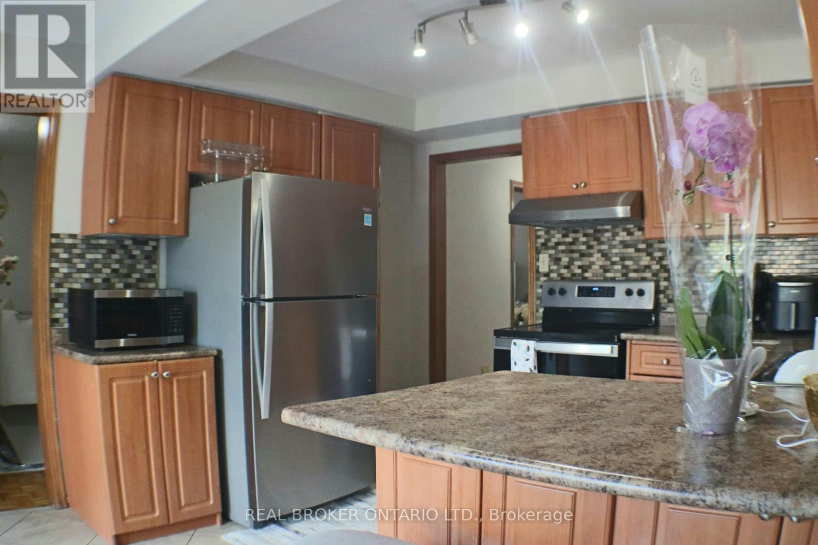 24 Fallen Oak Court, Brampton, ON, L6Y 3T5 - 15