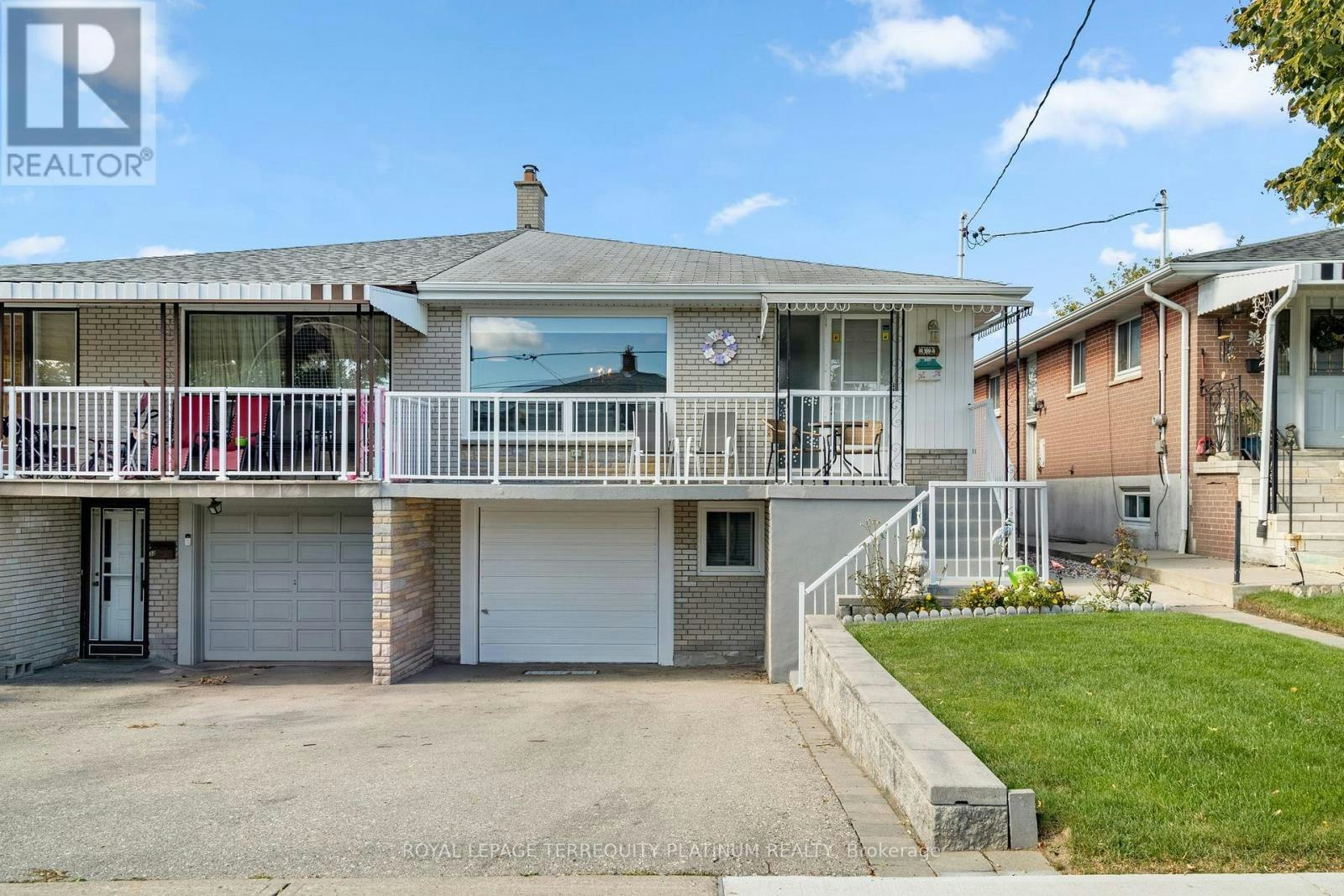 32 Buckland Road, Toronto, ON, M3L 1W1