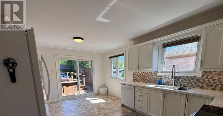 UPPER-640 Pinewood Drive, Peterborough, ON, K9K 1L2 - 6