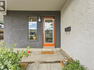 5301 27 Avenue - 3
