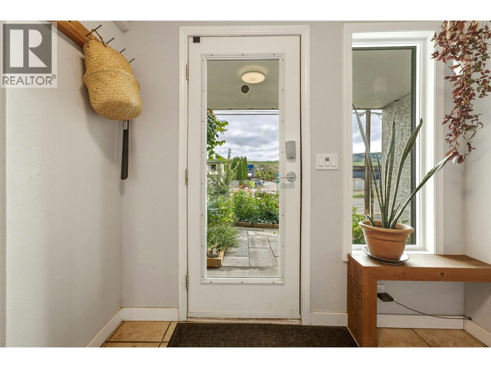 5301 27 Avenue - 4