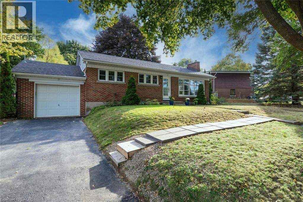 17 Orchard Crescent, Guelph, ON, N1E 1W9