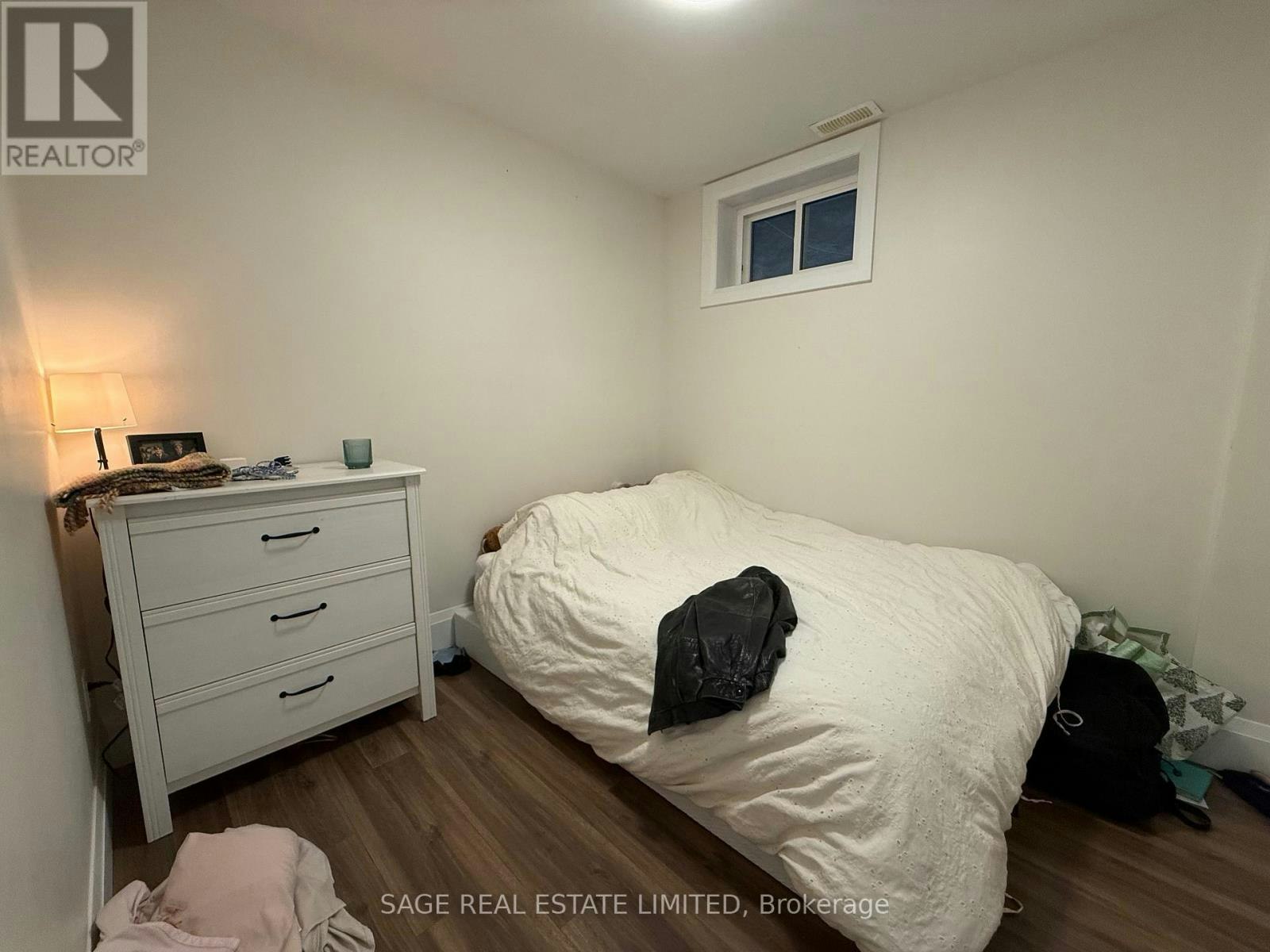 LOWER-228 Montrose Avenue, Toronto, ON, M6G 3G7 - 8