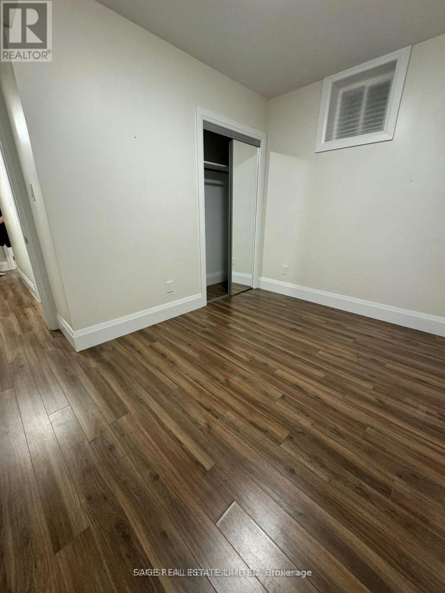 LOWER-228 Montose Avenue, Toronto, ON, M6G 3G7 - 6