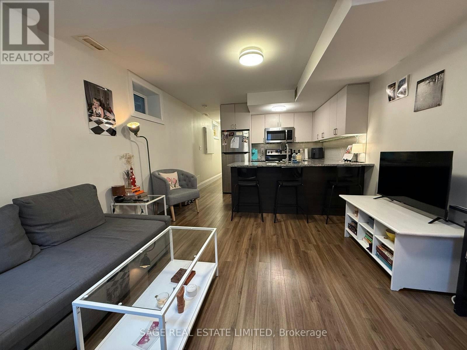 LOWER-228 Montrose Avenue, Toronto, ON, M6G 3G7 - 3