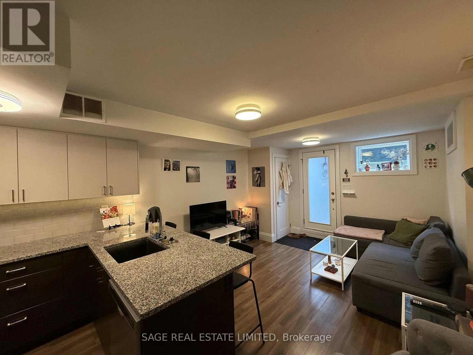 LOWER-228 Montrose Avenue, Toronto, ON, M6G 3G7 - 4