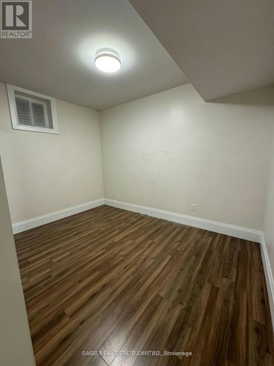 LOWER-228 Montose Avenue, Toronto, ON, M6G 3G7 - 5