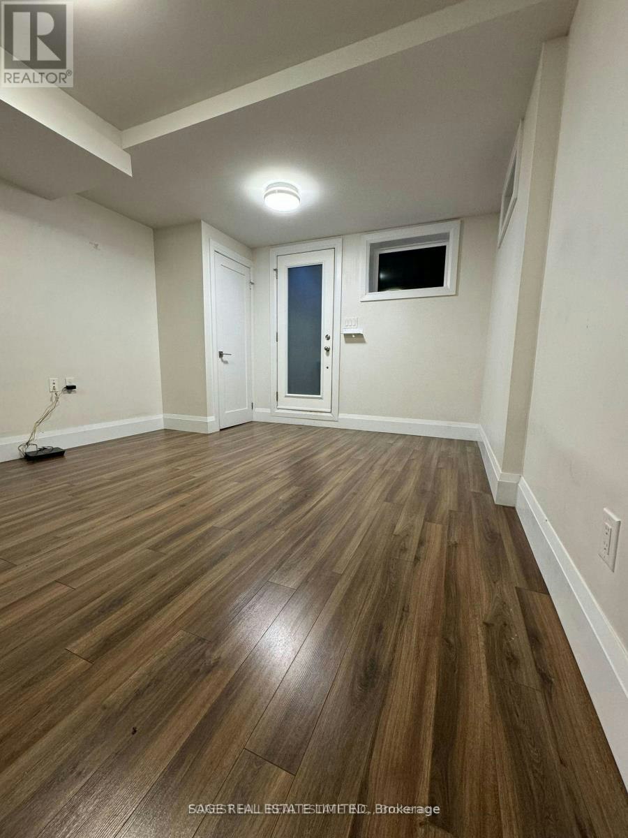 LOWER-228 Montose Avenue, Toronto, ON, M6G 3G7 - 4