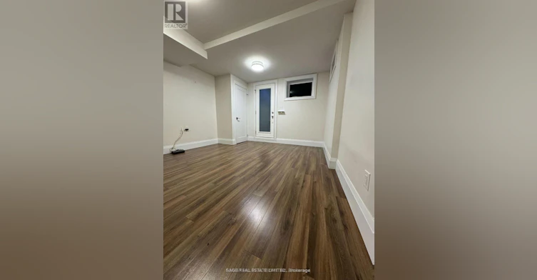 LOWER-228 Montose Avenue, Toronto, ON, M6G 3G7 - 4