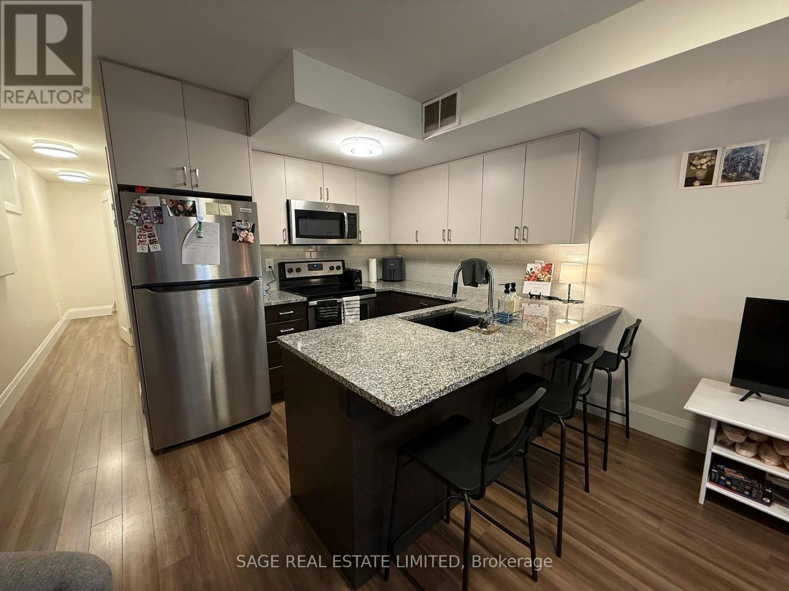 LOWER-228 Montrose Avenue, Toronto, ON, M6G 3G7 - 5