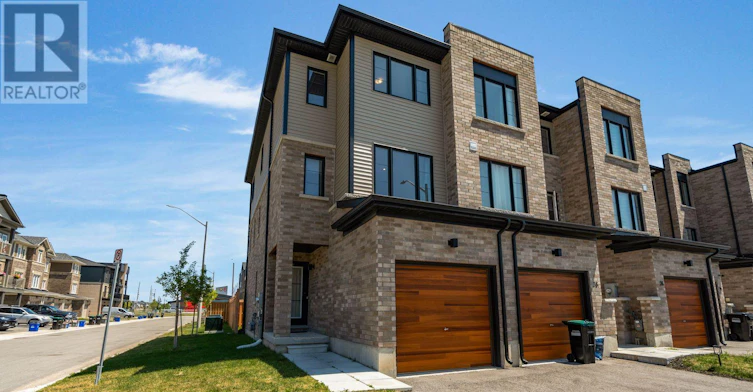 30 Pumpkin Corner Crescent, Barrie, ON, L9J 0T6