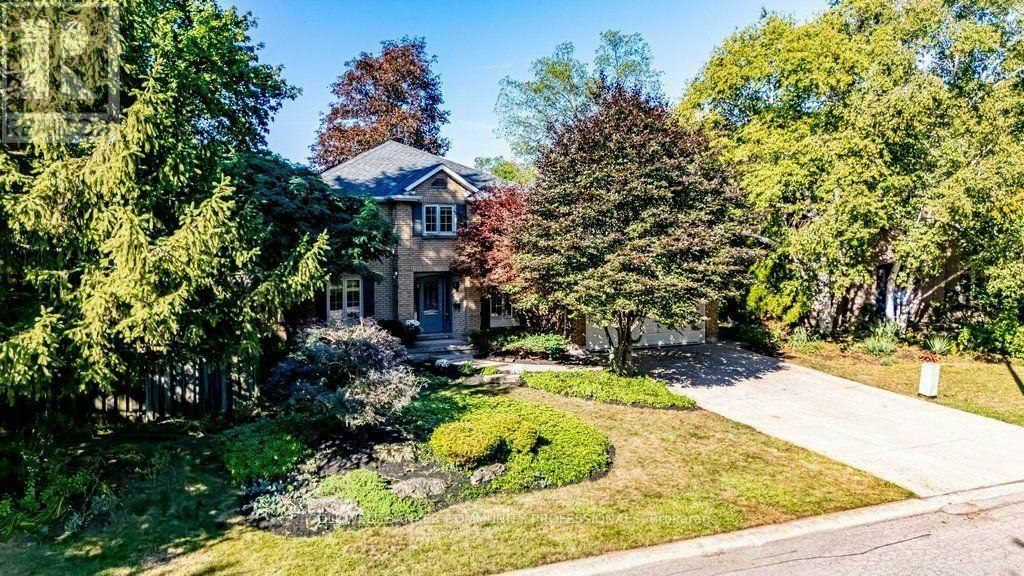 6 Cottonwood Court, Hamilton, ON, L9G 3W1