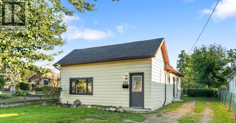 202 Sandys Street, Chatham-Kent, ON, N7L 3P8 - 2
