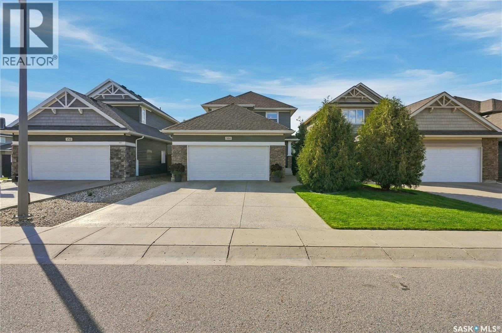 554 Kolynchuk Crescent, Saskatoon, SK, S7T 0V9