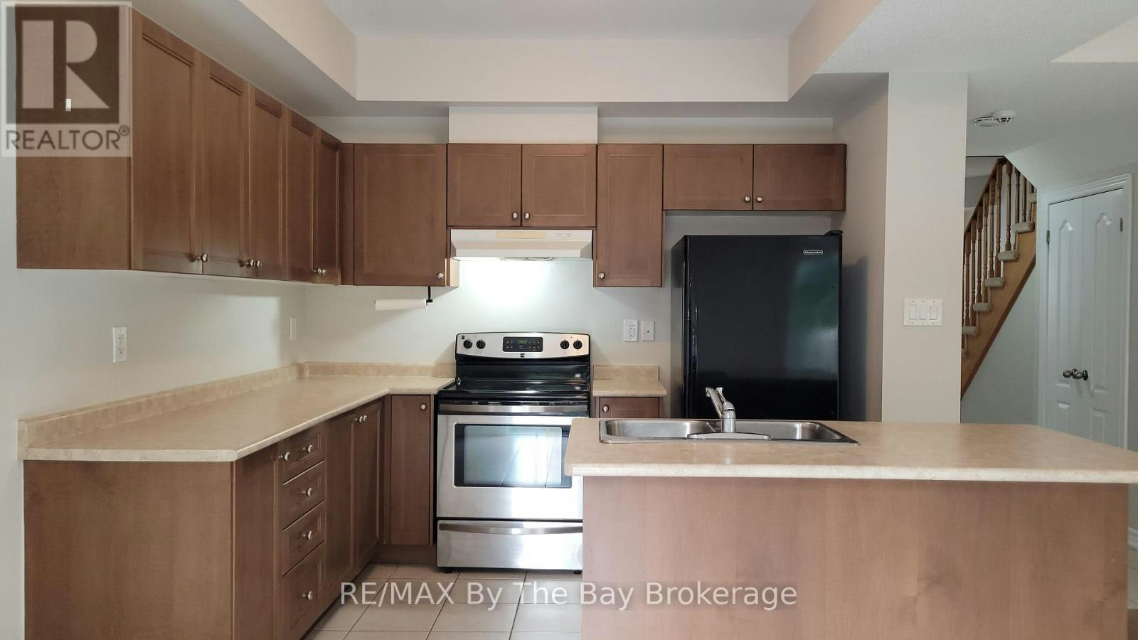 28 Arcadia Drive, Wasaga Beach, ON, L9Z 3C7 - 3