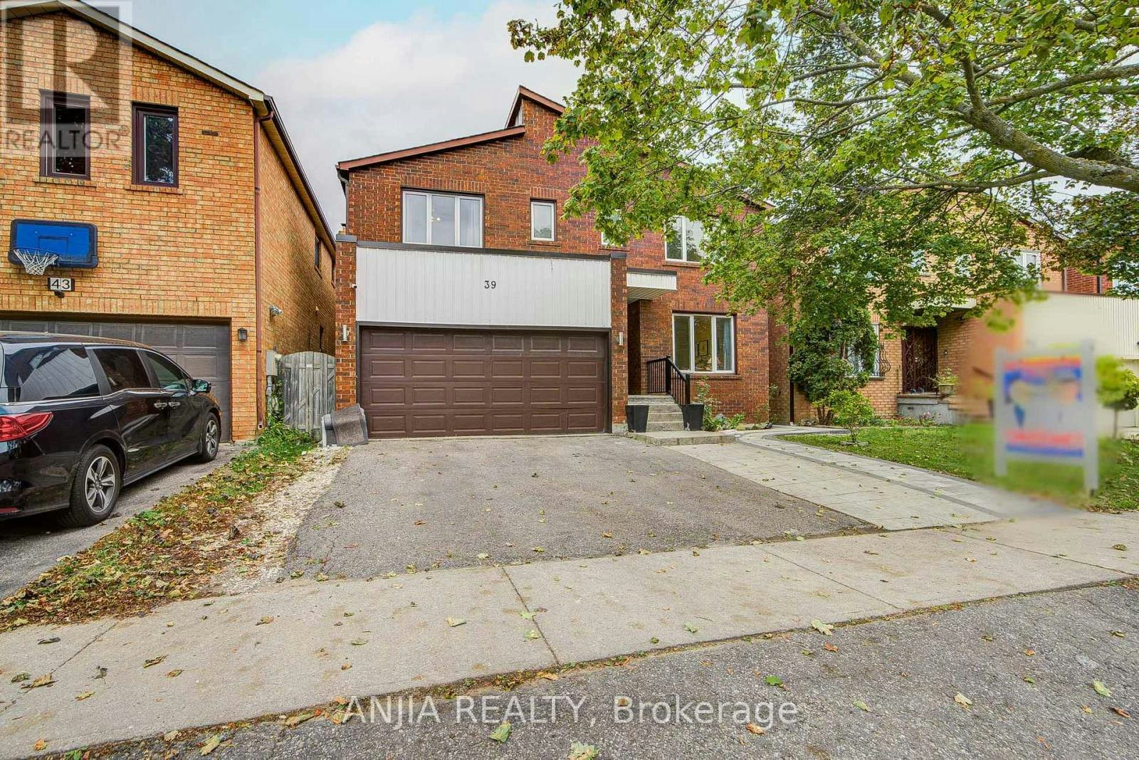 39 Millcroft Way, Vaughan, ON, L4J 6P2