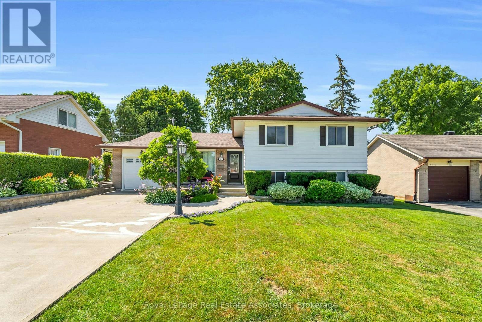 233 Elmore Drive, Halton Hills, ON, L7J 1T8