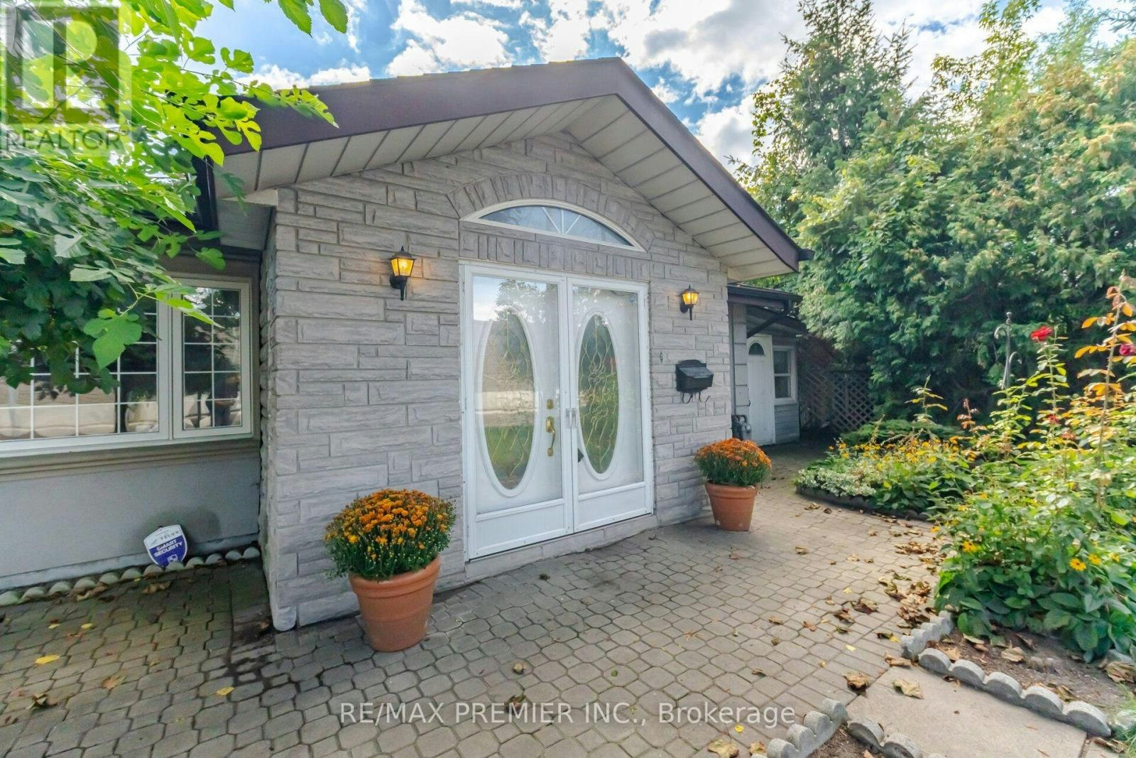 1474 Service Road SOUTH - 2
