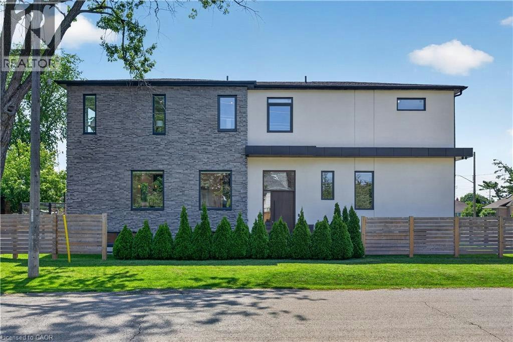 1047 Meredith Avenue, Mississauga, ON, L5E 2C6