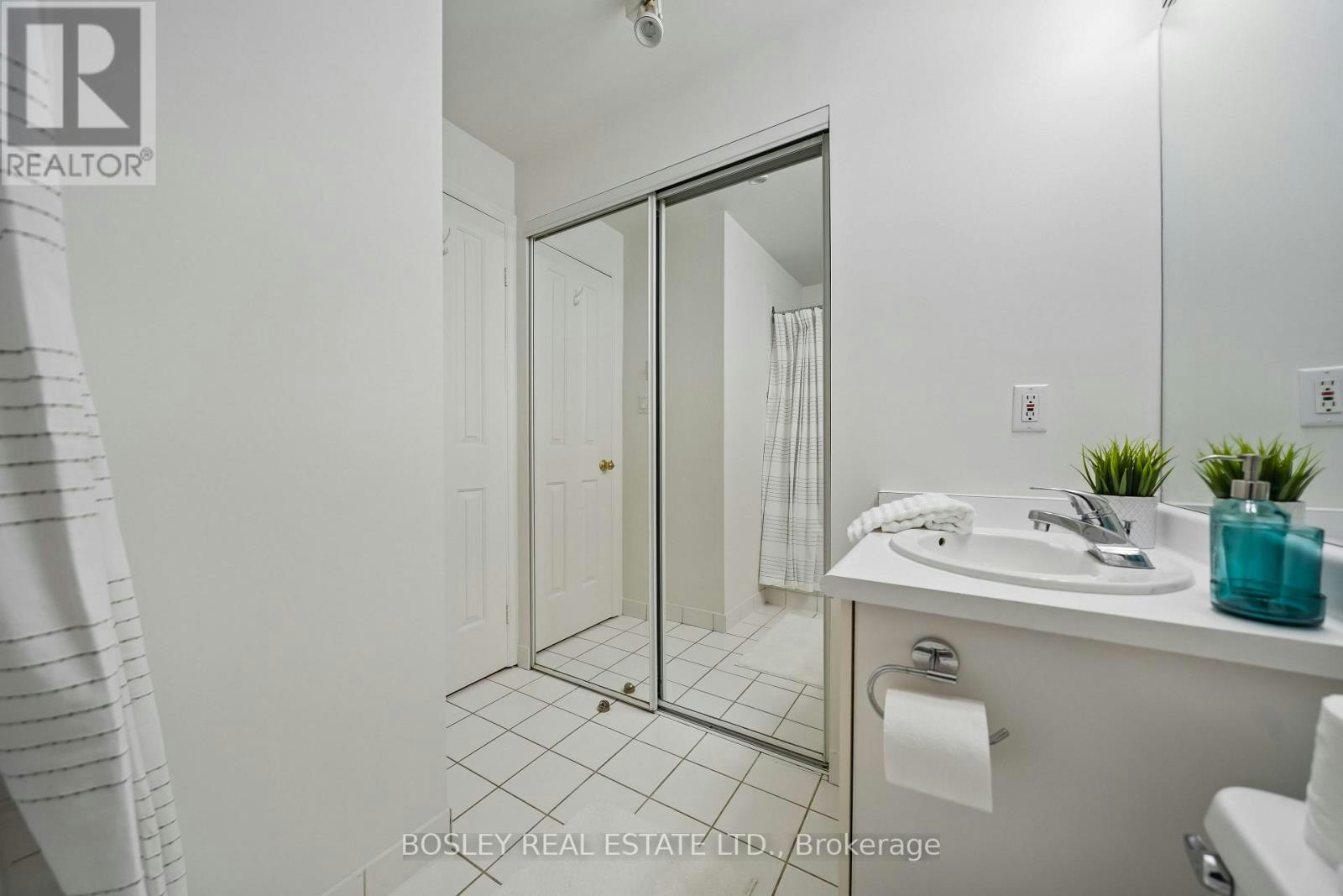 204-15 Glen Manor Drive, Toronto, ON, M4E 2X3 - 29