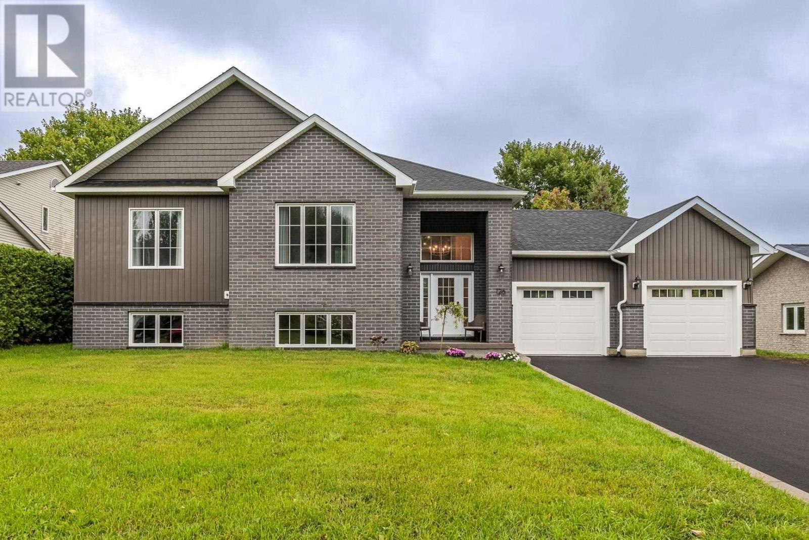 126 Queensgate Boulevard, Sault Ste. Marie, ON, P6A 6Y4