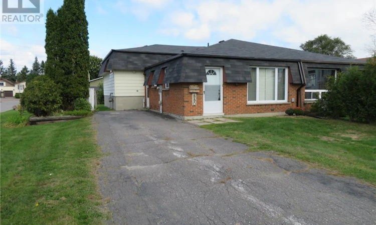 880 Woodbine Avenue