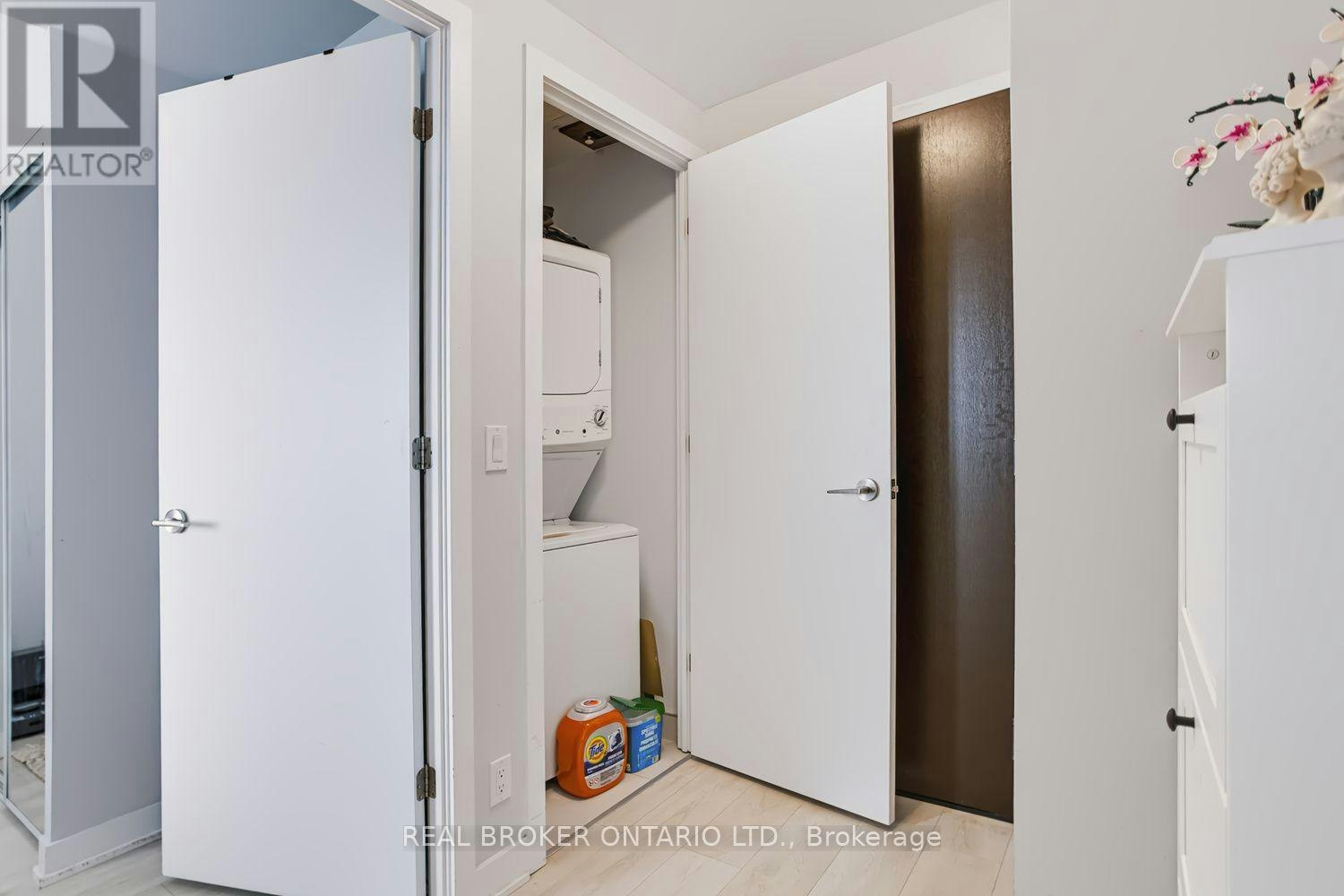 4207-2221 Yonge Street, Toronto, ON, M4S 2B4 - 9