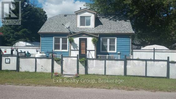 33 Glastonbury Road, Addington Highlands, ON, K0H 2G0