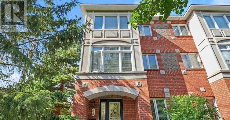 68 Metropole Private, Ottawa, ON, K1Z 1G1