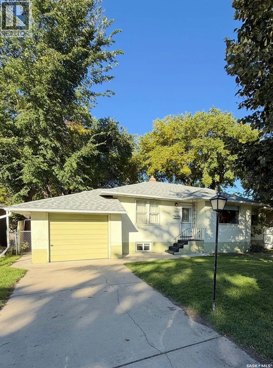 1204 Ewart Avenue, Saskatoon, SK, S7H 2K3