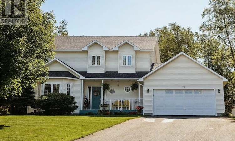 12 Lakeview Place