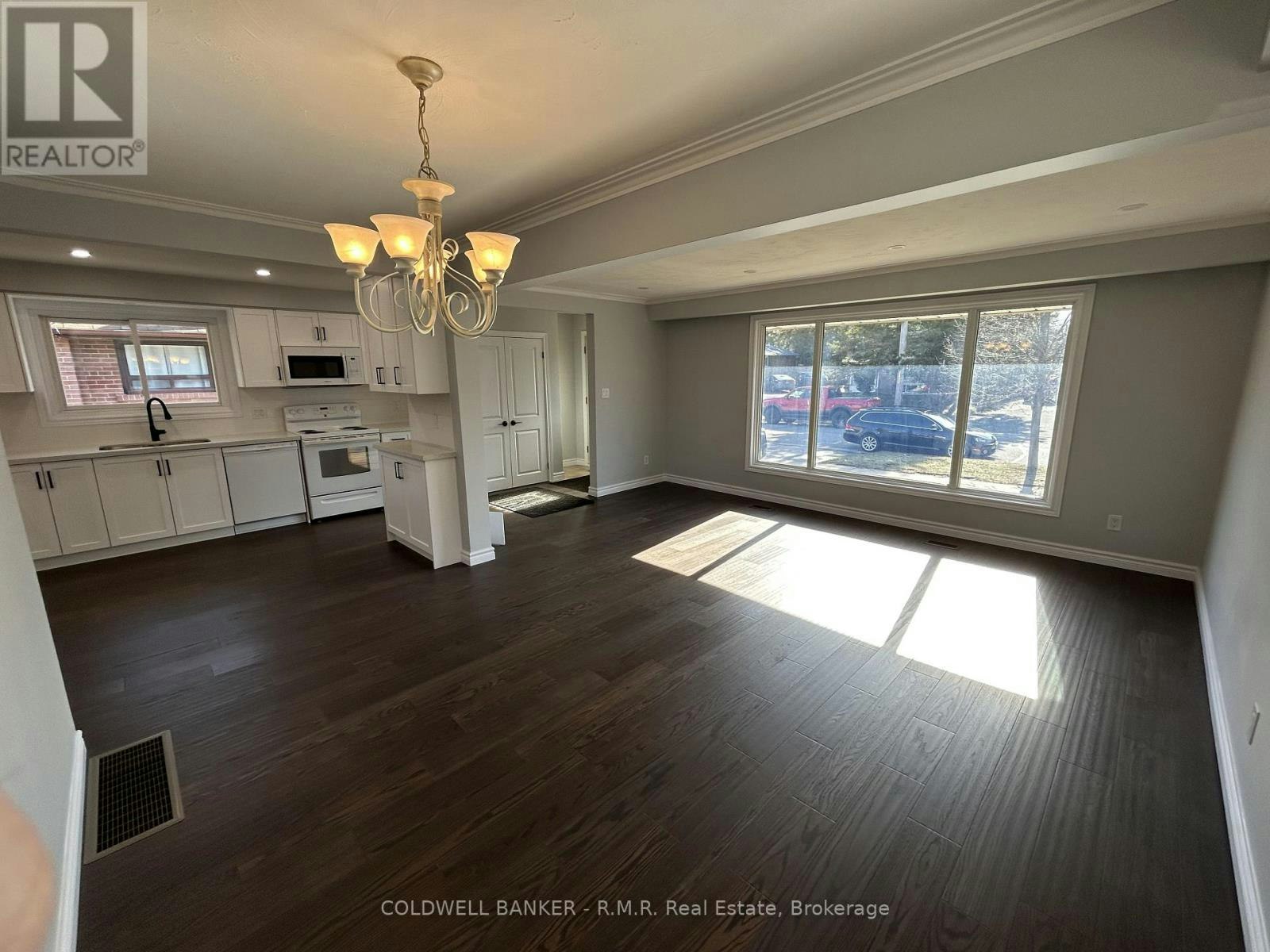 MAIN-125 Cabot Street, Oshawa, ON, L1J 5R8 - 5
