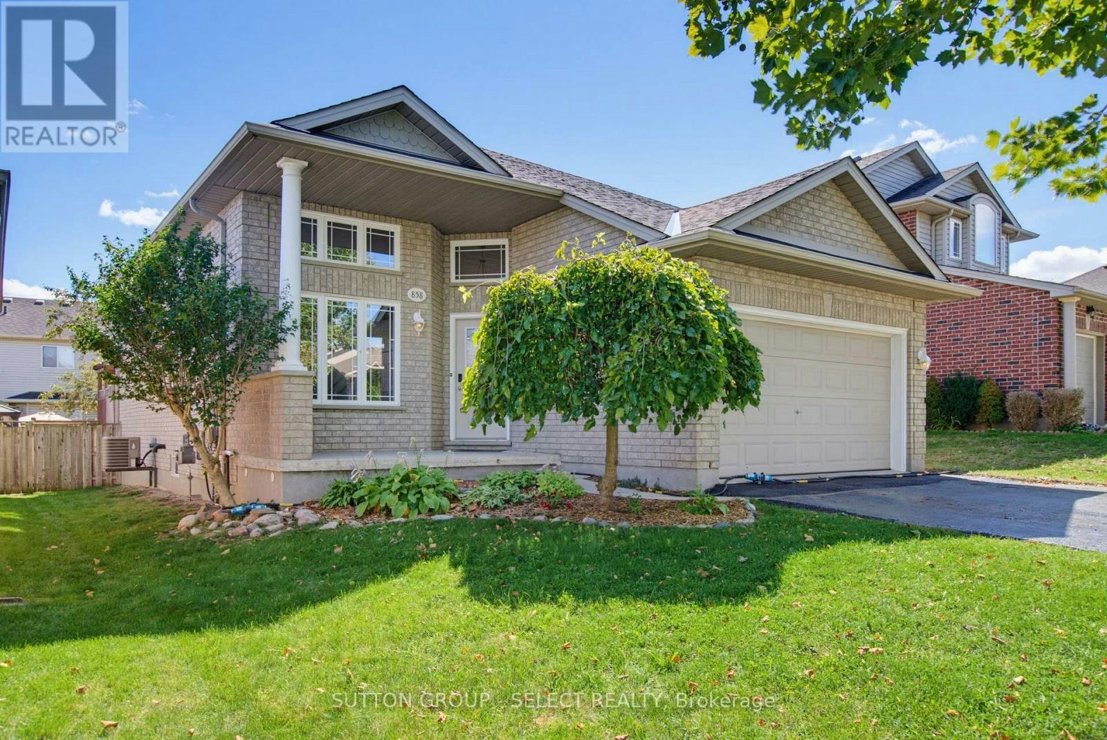 858 Cresthaven Crescent, London, ON, N6K 4W4