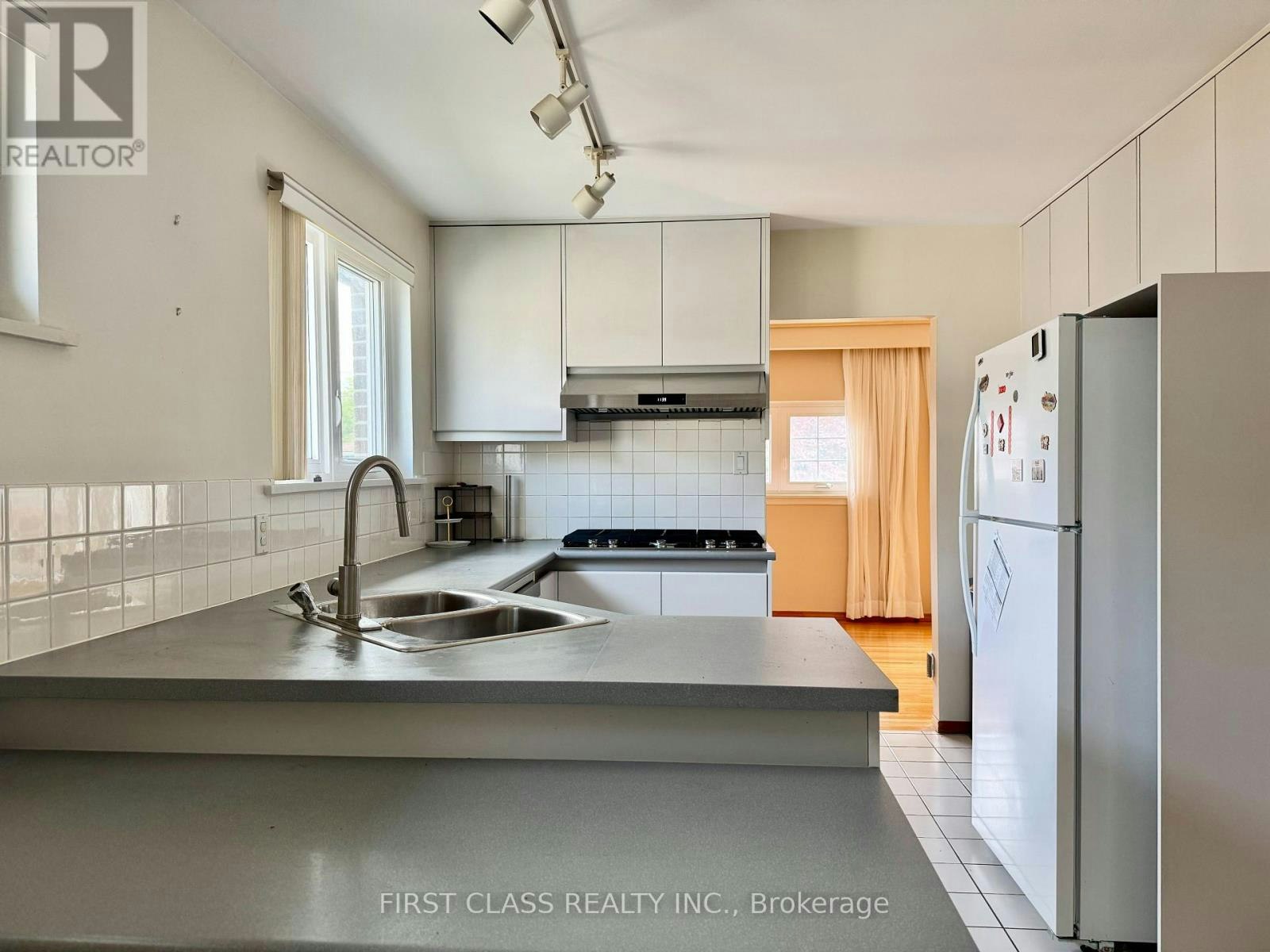 64 Grove Park Crescent, Toronto, ON, M2J 2C8 - 5