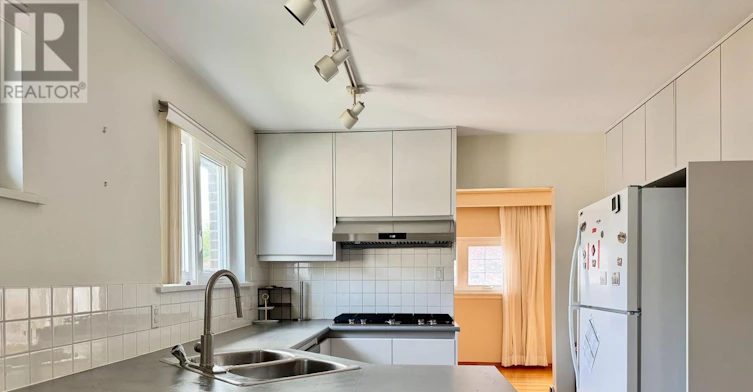 64 Grove Park Crescent, Toronto, ON, M2J 2C8 - 5