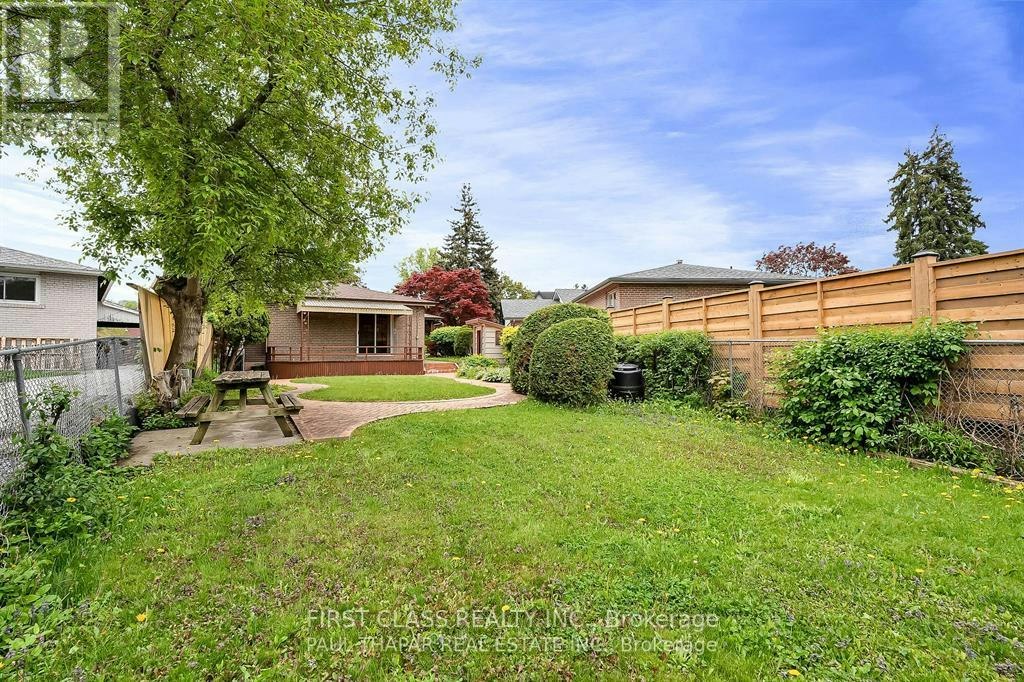 64 Grove Park Crescent, Toronto, ON, M2J 2C8 - 17