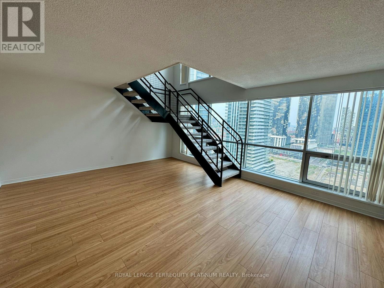 2409-10 Yonge Street, Toronto, ON, M5E 1R4 - 3