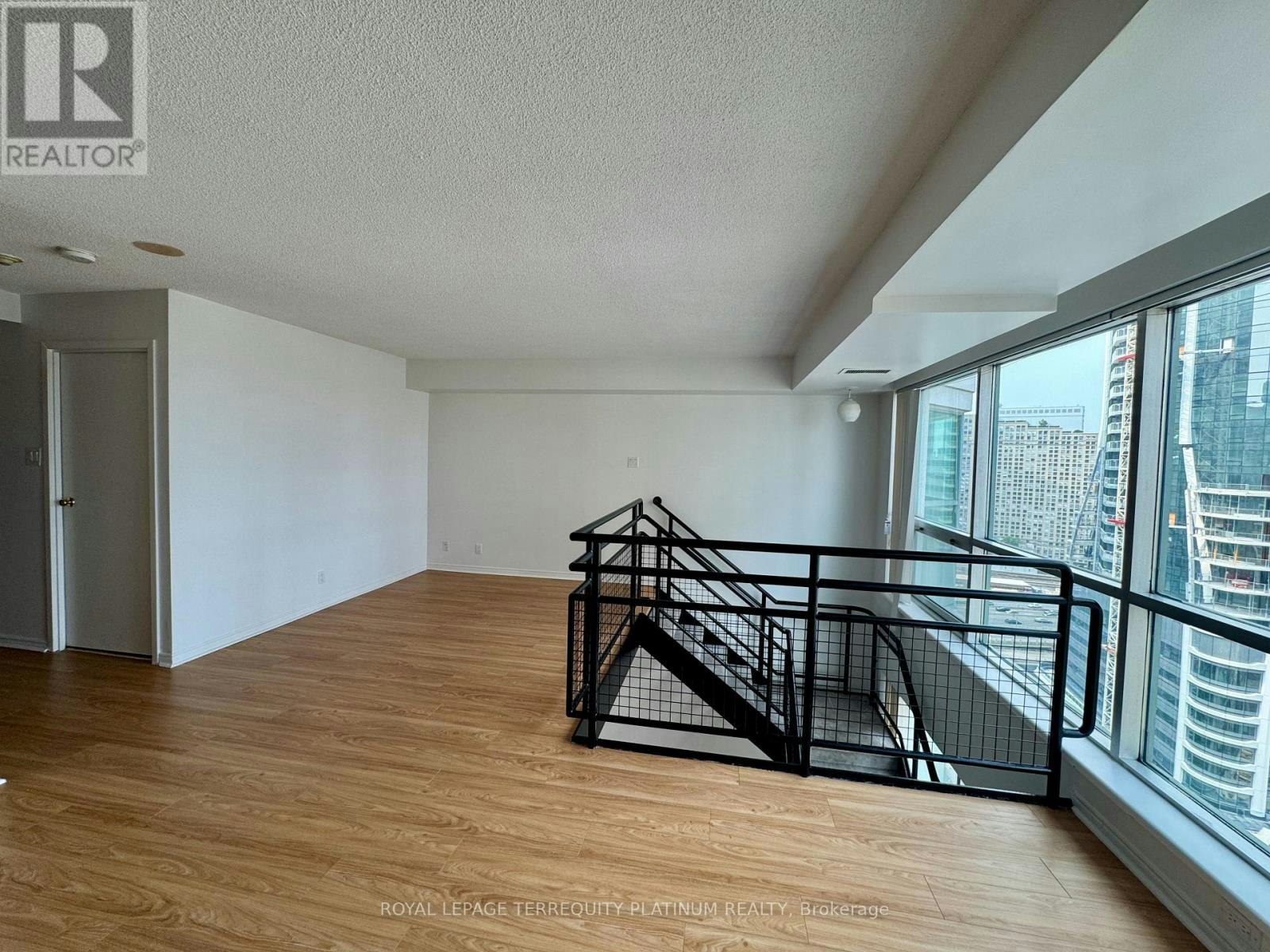 2409-10 Yonge Street, Toronto, ON, M5E 1R4 - 9