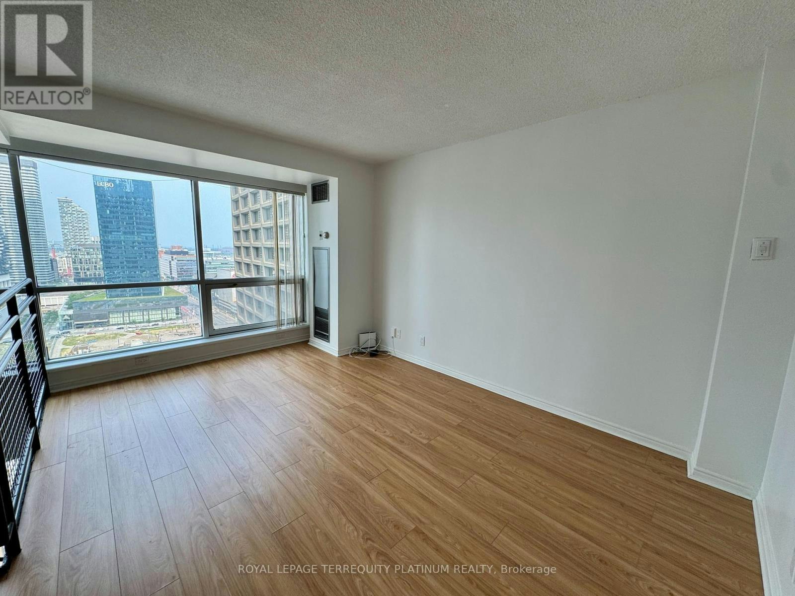 2409-10 Yonge Street, Toronto, ON, M5E 1R4 - 7