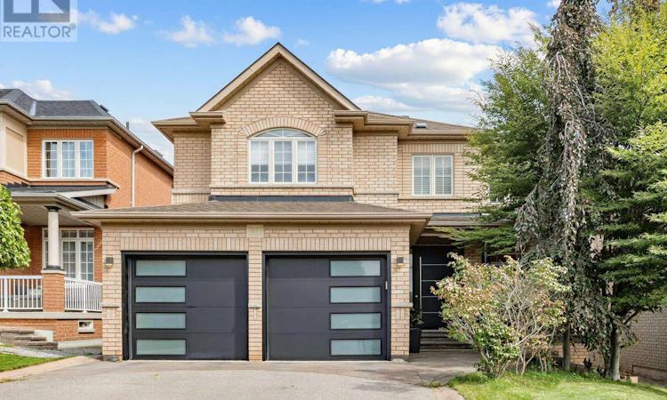 61 Wolf Trail Crescent