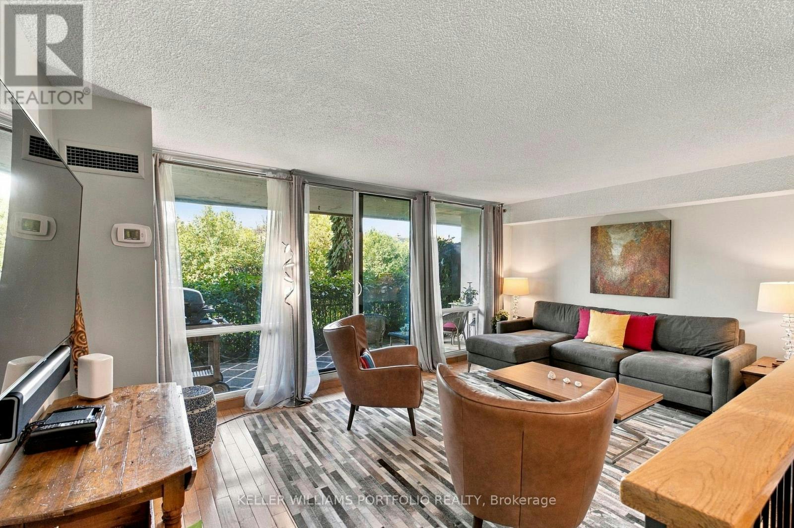 101-260 Scarlett Road, Toronto, ON, M6N 4X6