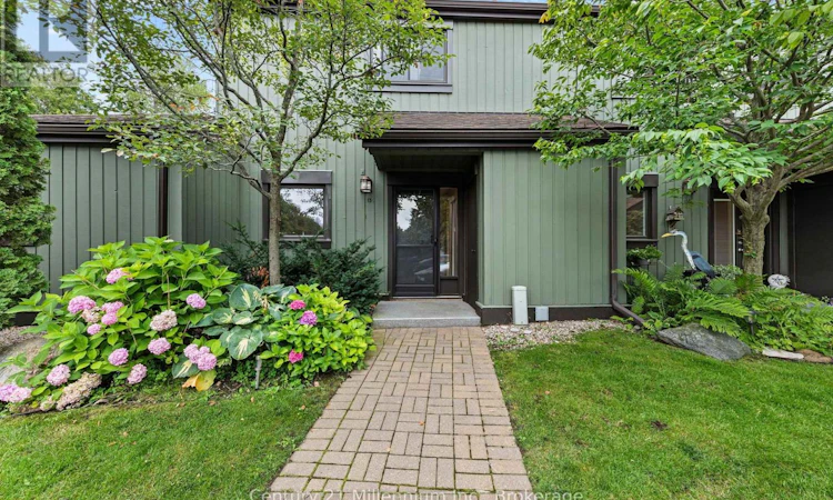 156 Escarpment Crescent