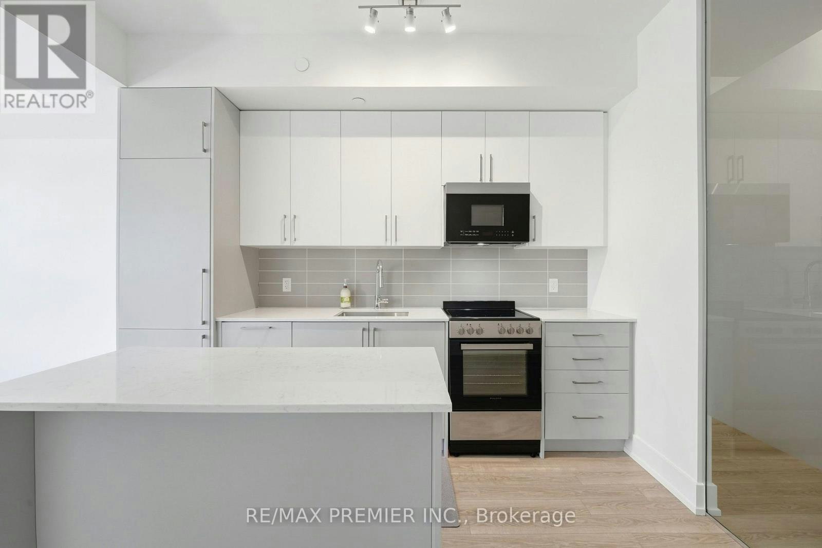 219-2075 King Road, King, ON, L7B 0R6 - 10