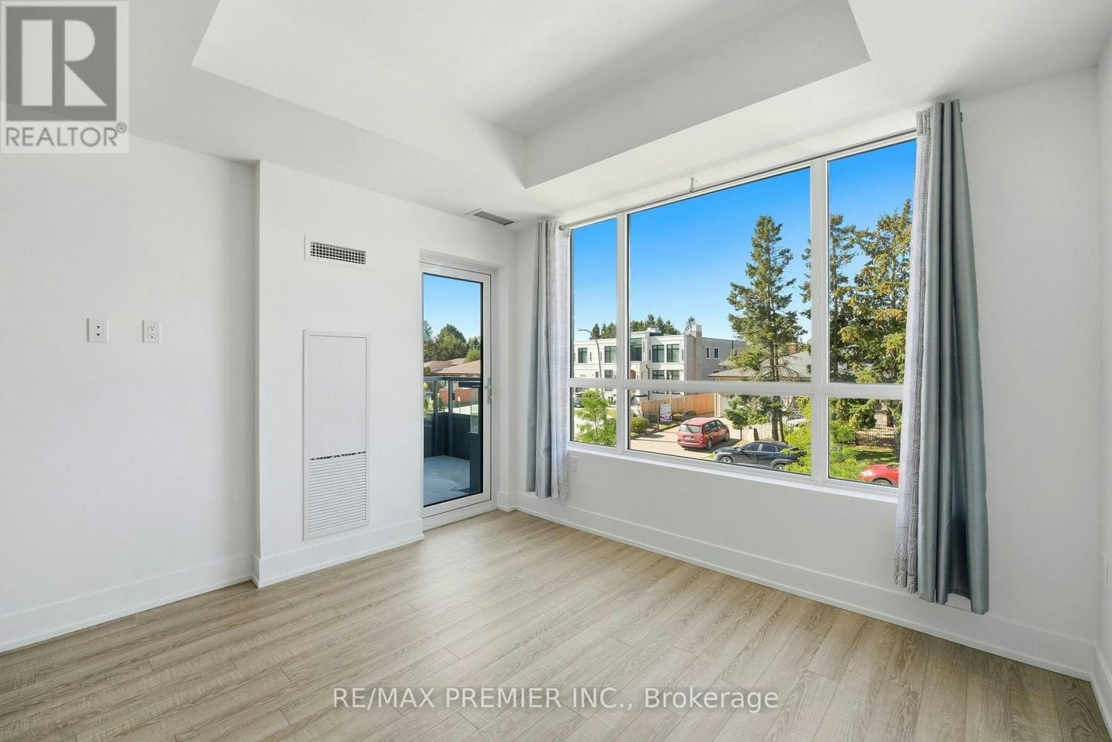 219-2075 King Road, King, ON, L7B 0R6 - 8