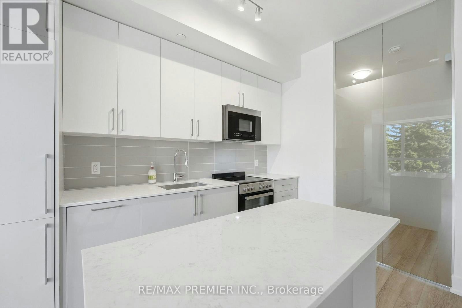 219-2075 King Road, King, ON, L7B 0R6 - 11
