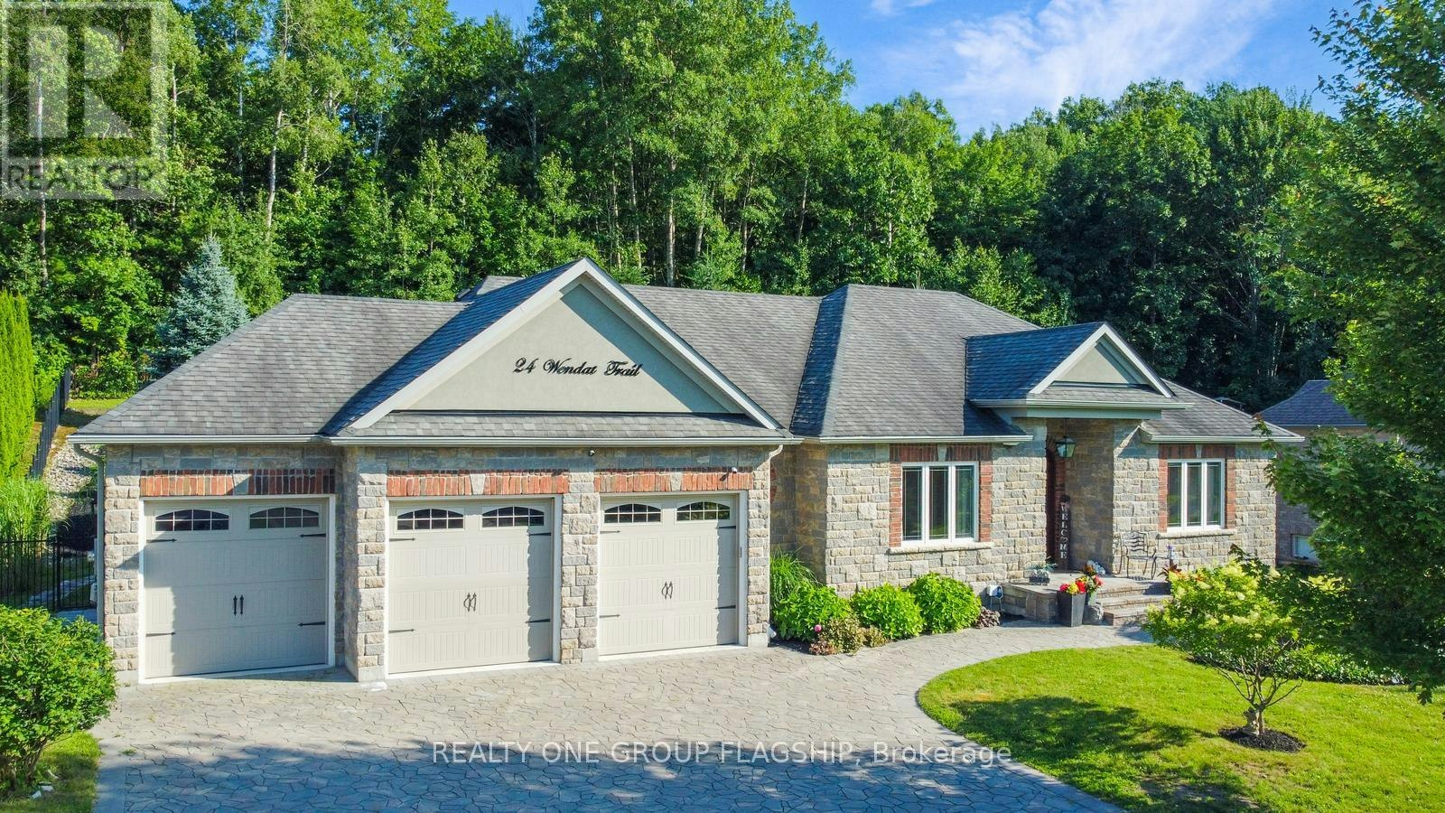 24 Wendat Trail E, Springwater, ON, L4M 6T4